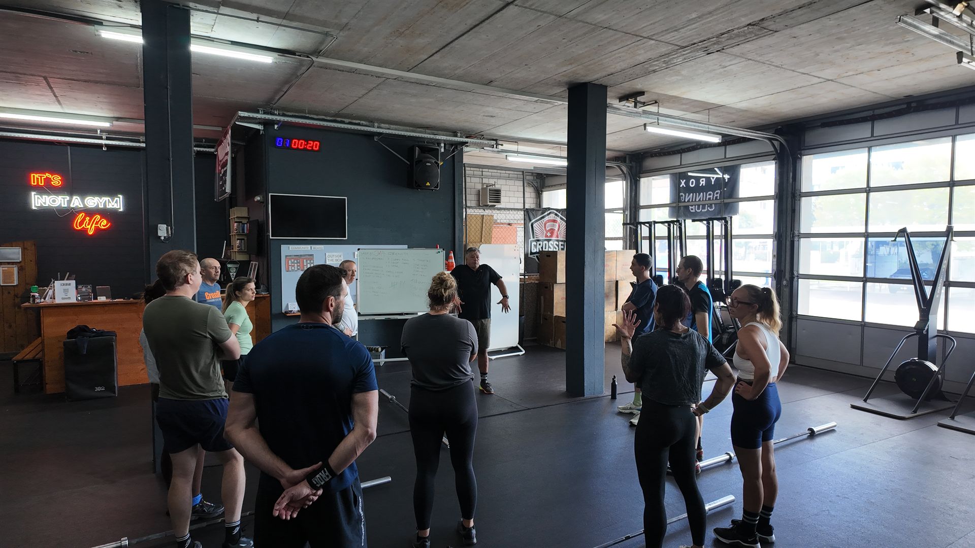 Coach briefing the class in front of the whiteboard at 1352 Athletics in Cham